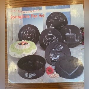8-Piece Holiday Non-Stick Springform Pan Set
